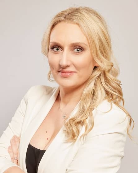 Liz-Headshot